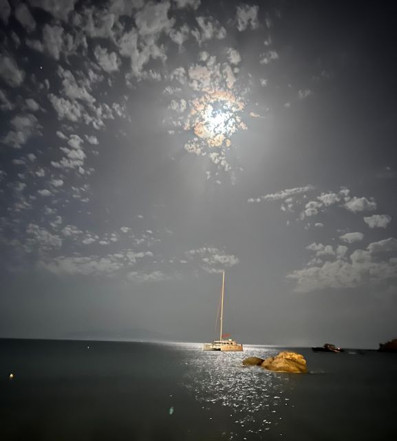Catamaran’s Private Tour / Mykonos - Food, drinks, and the comfort factor