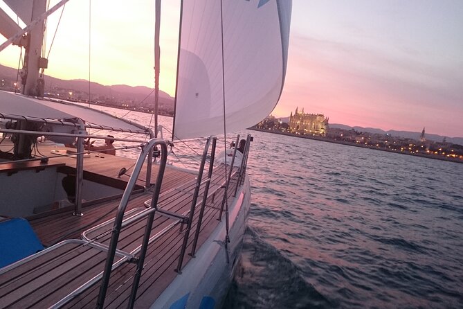 Catamaran sailing at sunset with tapas Palma de Mallorca - Tapas and canapés with a Mallorcan sunset