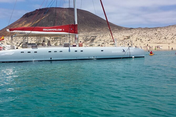 Catamaran Sailing Day To La Graciosa with Lunch - The good and the less good
