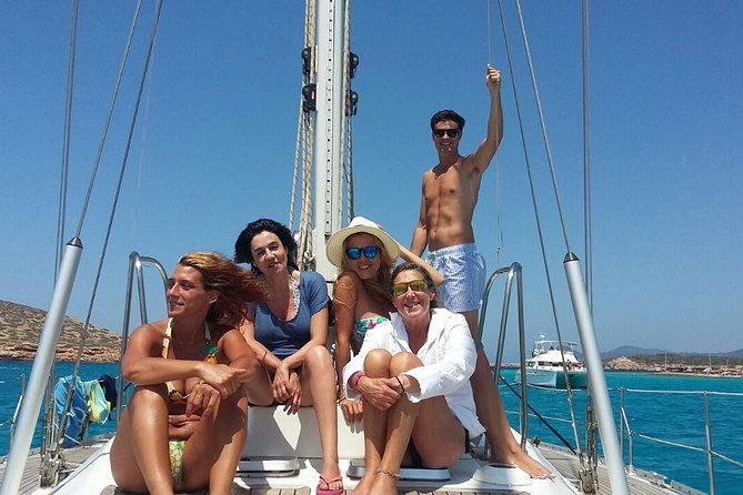 Catamaran Sailing & Snorkeling Experience Isla Mujeres from Playa Del Carmen - Lunch and the open bar: useful value, mixed quality
