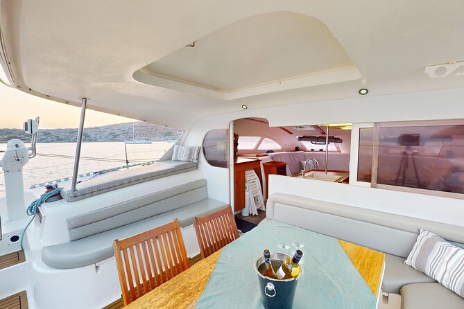 Catamaran Sailing Trip - All Inclusive - Three hours beside Dia Island