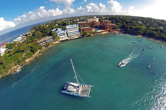 Catamaran Snorkeling All-Inclusive Day-Trip - Boat size, seating, and the capacity question