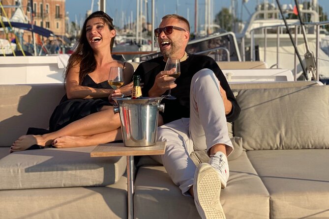 Catamaran Spritz Tour - The included drink and the floating aperitivo mood