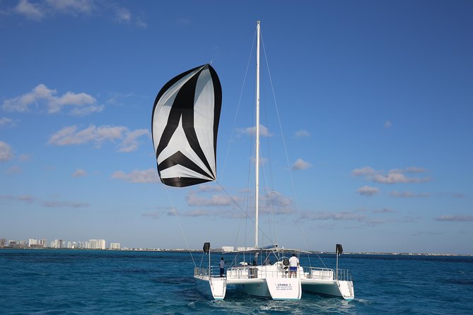 Catamaran to Isla Mujeres - Spinnaker flying on the return