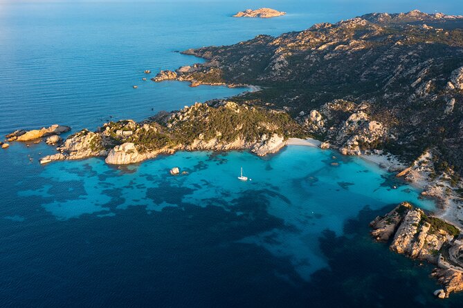 Catamaran tour of the islands of the La Maddalena Archipelago - Pink Beach from the protected side