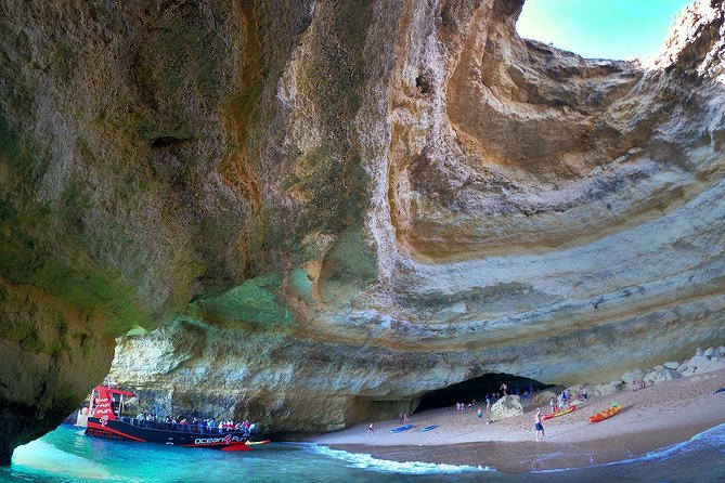 Catamaran Tour to Benagil Caves - A friendly crew makes a real difference