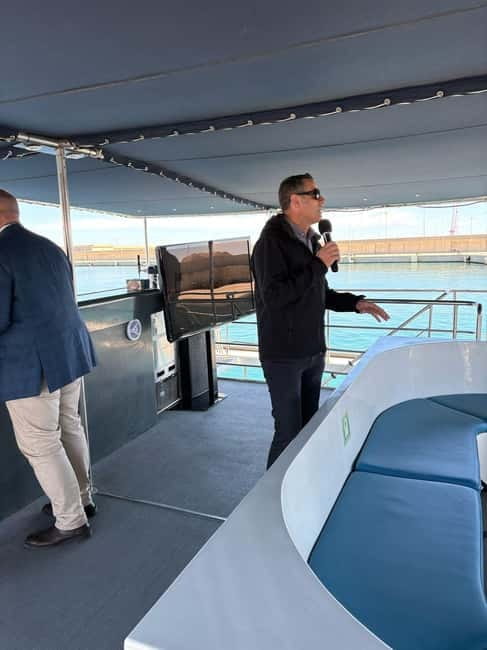 Catamaran trip and visit to the mussel nurseries with a snack - What this Boramar trip is really like