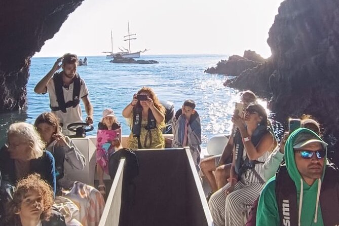 Catamaran trip to Berlengas Island + visit to the caves - Seeing the caves from below the waterline
