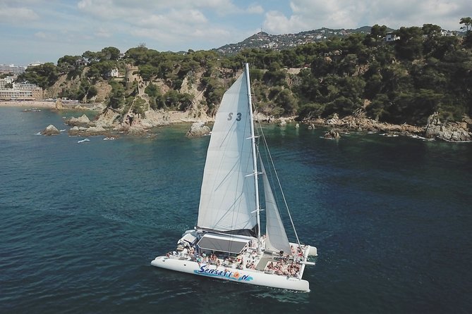 Catamaran trip with other groups along the Costa Brava. Saturday. - A Barbecue Prepared on Board