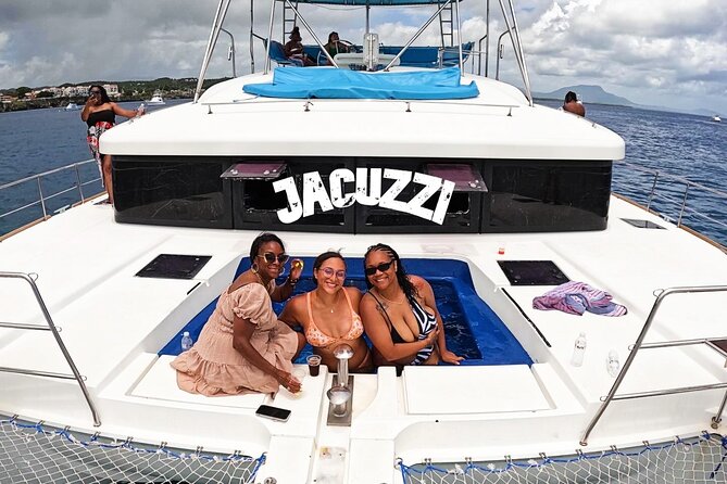 Catamaran with jacuzzi for groups Lunch and drinks Puerto plata - Key points at a glance