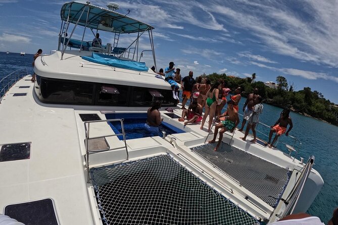 Catamaran with jacuzzi for groups Lunch and drinks Puerto plata - Lunch, fruit, snacks, and the open bar