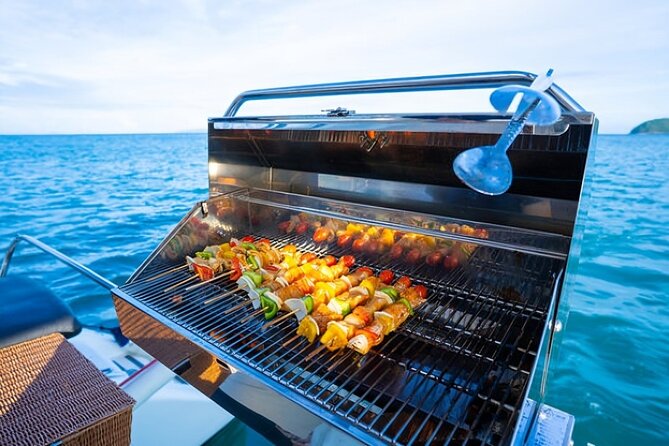 Catamaran with jacuzzi for groups Lunch and drinks Puerto plata - What happens after pickup