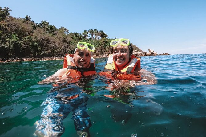 Catamaran Yelapa Beach Tour with Snorkeling, Food and Open Bar - Reaching Yelapa by tender boat