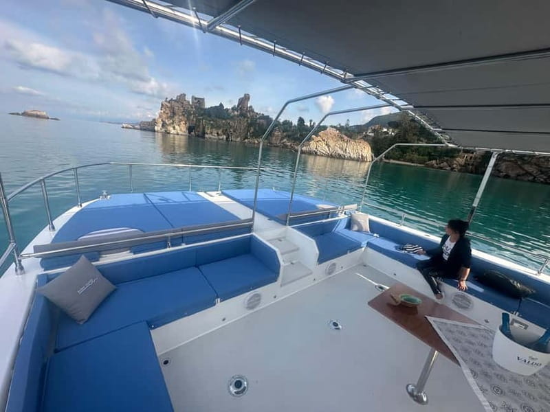 Cefalù: Coast-to-Coast Catamaran Tour - Lungomare Giardina and the first swim