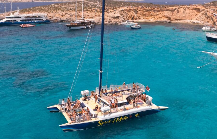 Comino: Blue Lagoon Catamaran Cruise with Lunch and Open Bar - Open bar, music, and the change in mood