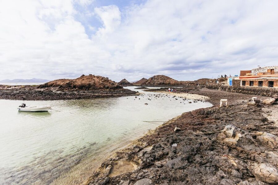 Corralejo: Lobos Island Catamaran Tour with Drinks & Snorkel - Paella, wine, and a practical all-inclusive price