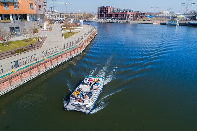 Cruises on the Motlawa River by a luxury catamaran - Gdańsk from the water side - Why the Motława is the right place to begin