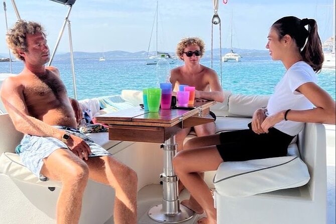Daily cruise on a sailing catamaran on the La Maddalena archipelago - Comfort on a Small Catamaran