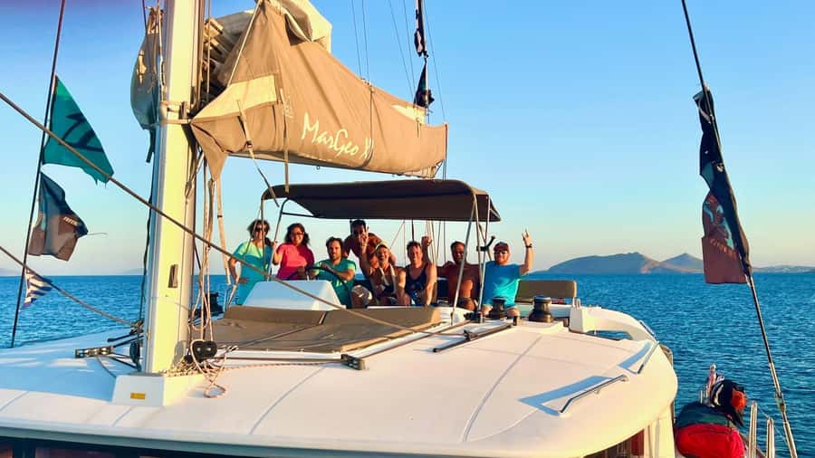 Dakhla Catamaran Tour & Dragon Island Visit - What the crew adds to the day