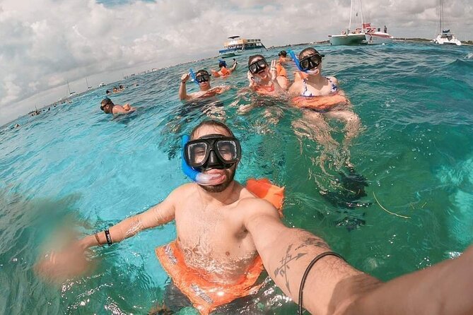 Deluxe Catamaran to Isla Mujeres, with Drinks, Snorkel & Buffet - Free time on Isla Mujeres