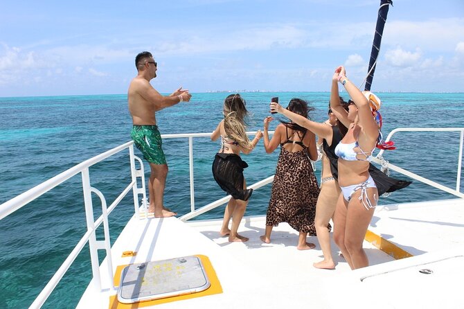 Deluxe Catamaran to Isla Mujeres with Open Bar from Cancun - What the 4.4 rating really means for you