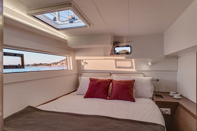 Deluxe Private Boats - 40 ft Catamaran - Drinks, Music, and the Unhurried Pace