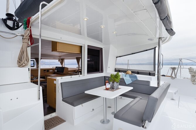Deluxe Private Boats - 40 ft Catamaran - What the 40-Foot Catamaran Means for Your Group