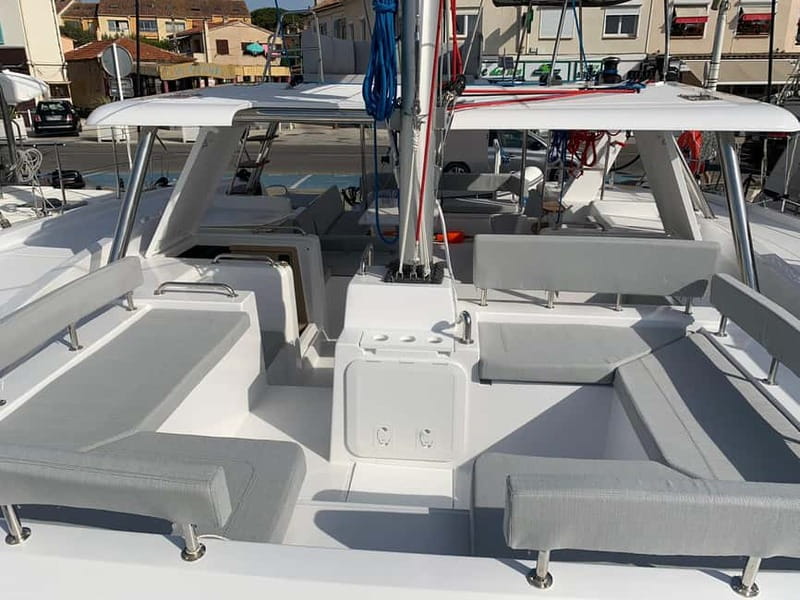 Departure from BRUSC: Half-day catamaran cruise - Who should book the Brusc catamaran cruise?