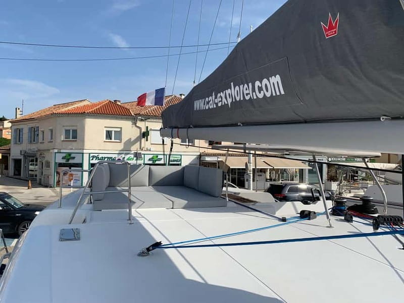 Departure from BRUSC: Half-day catamaran cruise - Seating, comfort, and the group-size question