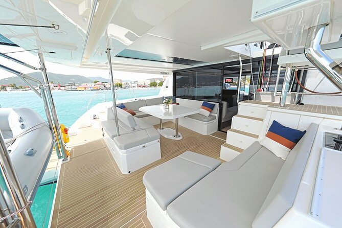 Don't Worry - Private Half Day Catamaran Cruise in St Maarten - The crew and the family-friendly atmosphere