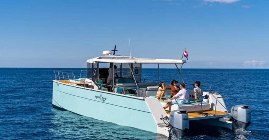 Dubrovnik: Blue Cave Catamaran Tour with Drinks and Snorkel - Šunj Beach and the rare pleasure of sand
