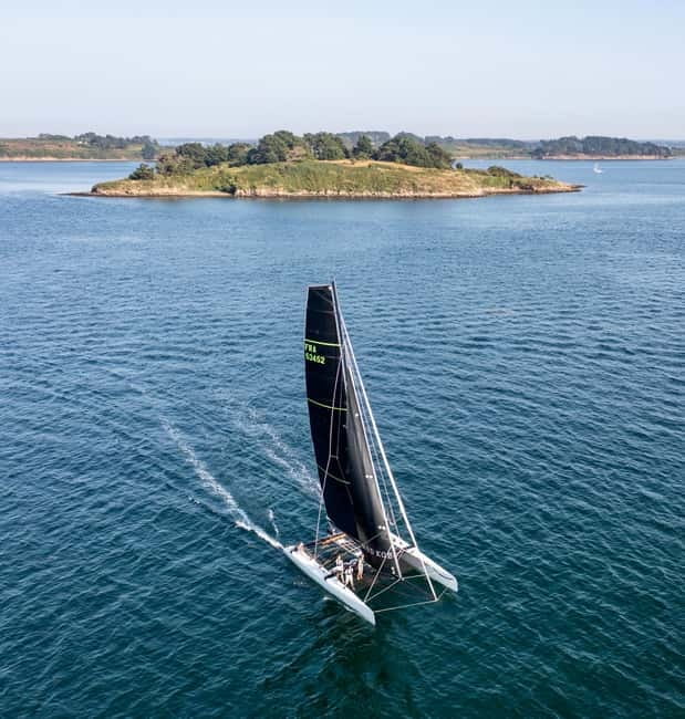 Embark at Larmor-Baden to discover our Extreme 40 catamaran - Taking the Helm and Working the Sails