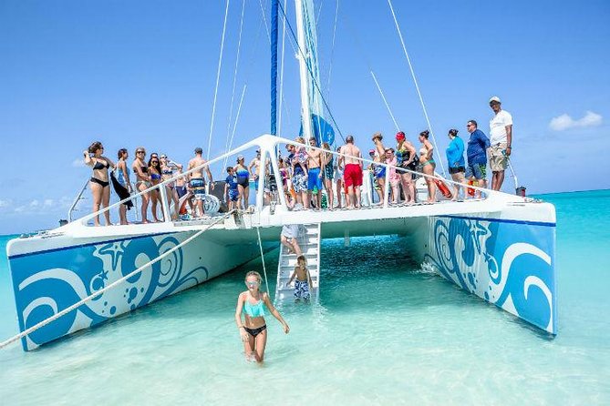 Family Catamaran & Snorkeling Cruise Turks & Caicos - A coastal cruise built around Smith’s Reef
