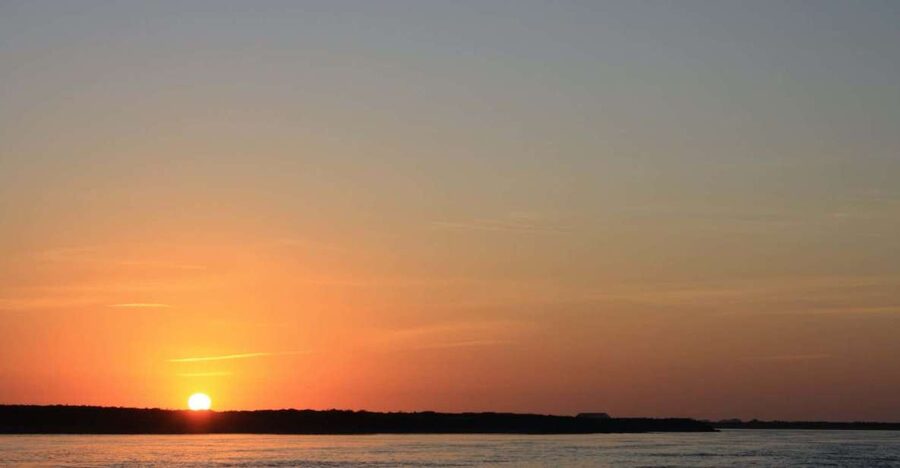Faro: Ria Formosa Guided Sunset Tour by Catamaran - Quick points about the sunset cruise
