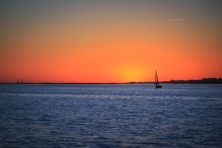Faro: Ria Formosa Guided Sunset Tour by Catamaran - The sunset viewpoint and photo stop