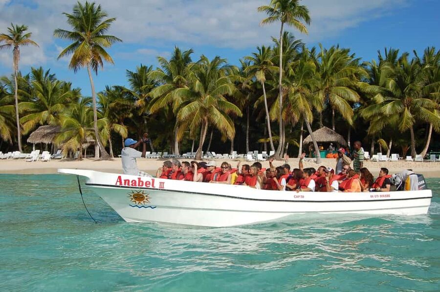 From Bayahíbe: Saona Island Catamaran Cruise with Buffet - Bayahíbe sets the pace for the morning