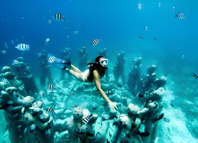From Cancun: Isla Mujeres by Luxury Catamaran with Drinks - The possible spinnaker flight