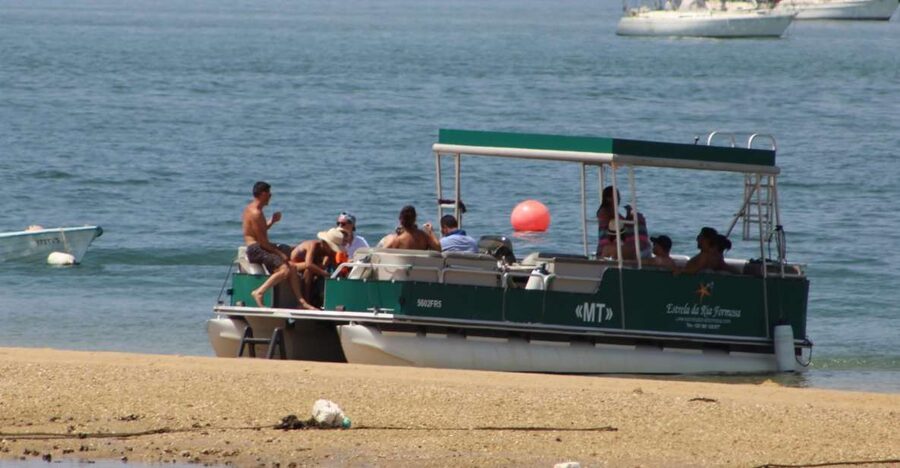 From Faro: 2-Island, 2-Stop Ria Formosa Catamaran Tour - A 45-minute pause on Ilha Deserta