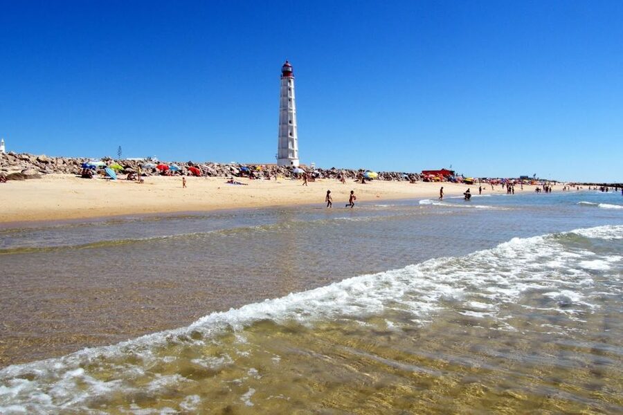From Faro: 4 Stops, 3 Islands in Ria Formosa Catamaran Tour - Culatra: two hours for fishing life and lunch