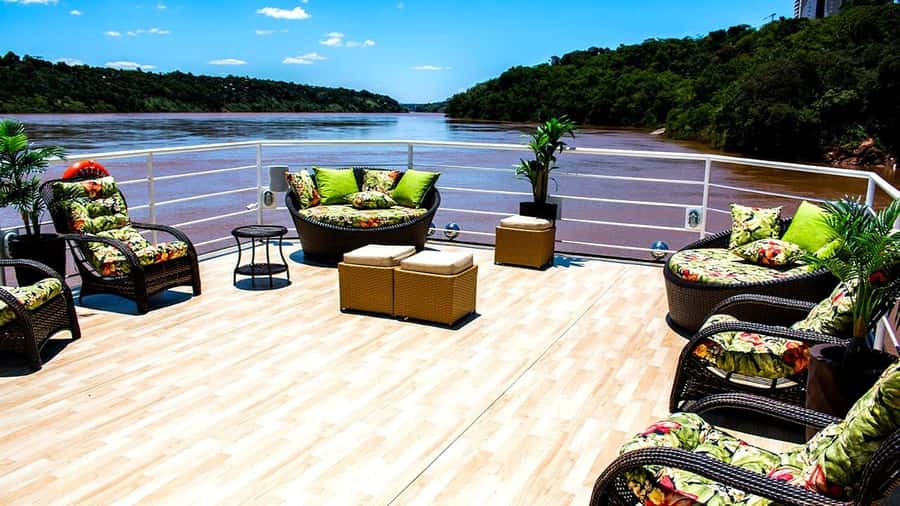From Foz do Iguaçu: Sunset Catamaran Tour with Meal - A river evening at the meeting of three countries