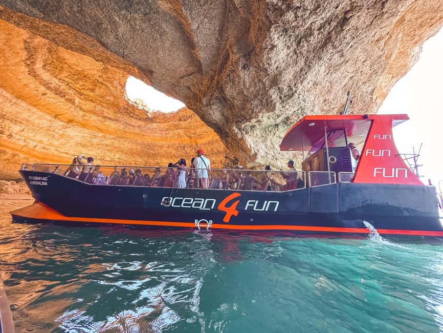 From Portimão: 2-Hour Catamaran Tour to Benagil Caves - The 100-minute run toward Benagil