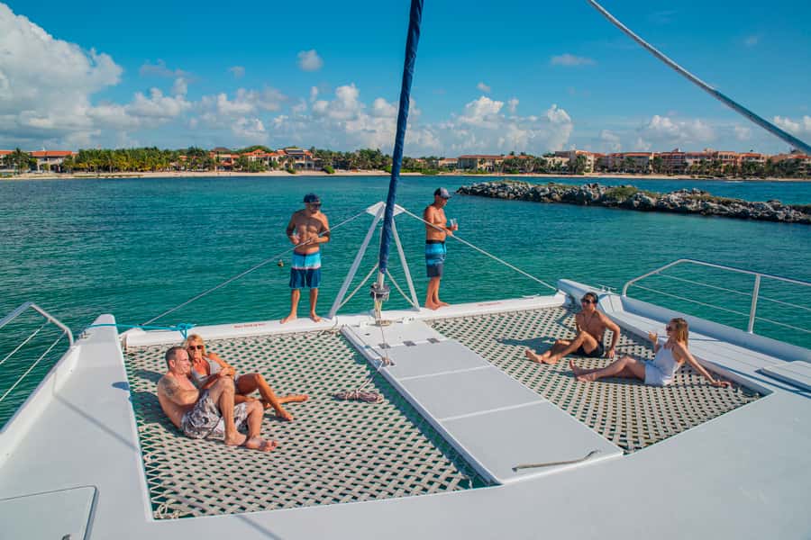 From Puerto Aventuras: Share Catamaran Tour - BBQ Lunch and the Open Bar