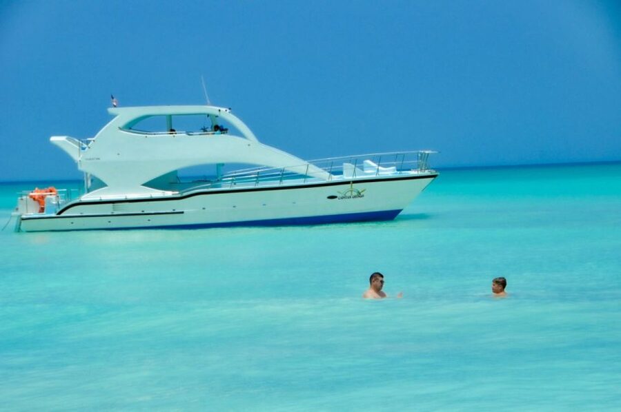 From Punta Cana: Saona and Mano Juan Day Trip by Speed Boat - Dominican lunch in Mano Juan