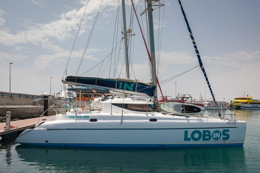 Fuerteventura: PRIVATE Catamaran All Inclusive Lobos in - A private route from Corralejo to Lobos
