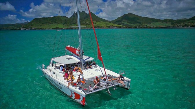 Full-Day Catamaran Cruise to Île aux Cerfs with BBQ Lunch - Île aux Cerfs and the famous sandbank
