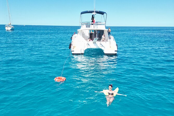 Full-day catamaran tour in Palermo: boat experience with lunch - A Final Swim at Grotta della Regina