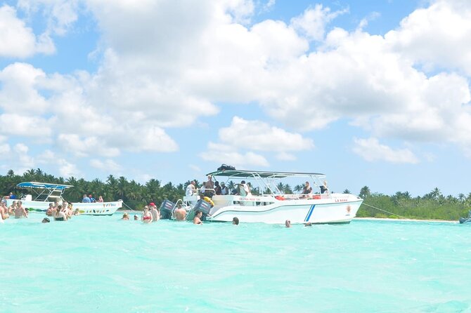 Full Day Tour to Saona Island by Catamaran and Speedboat - A large group can be both a plus and a warning