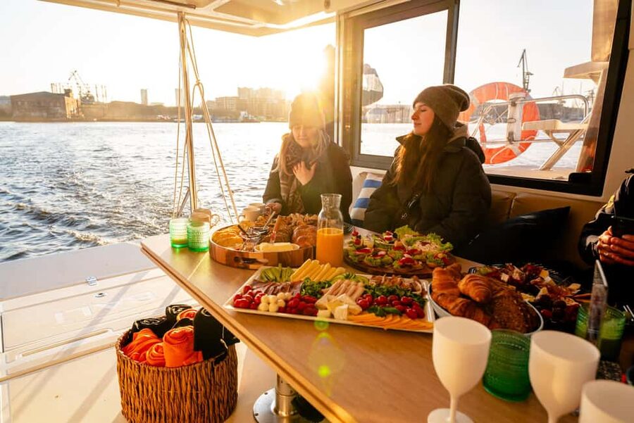 Gdansk/Sopot: Breakfast Cruise on a Catamaran - Boarding the catamaran and settling in
