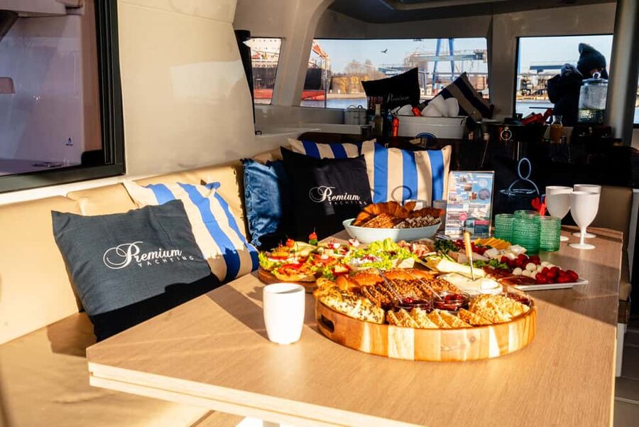 Gdansk/Sopot: Breakfast Cruise on a Catamaran - Choosing between Sopot and Gdańsk