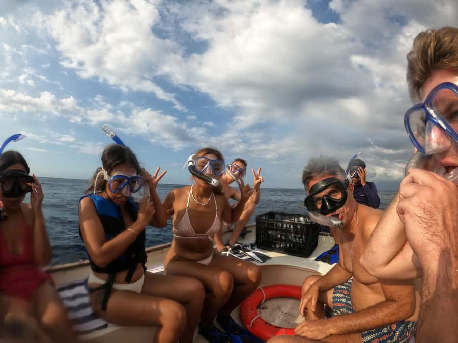 Gili Islands: 4-in-1 Catamaran Snorkeling Experience - Two buffets and light snacks onboard